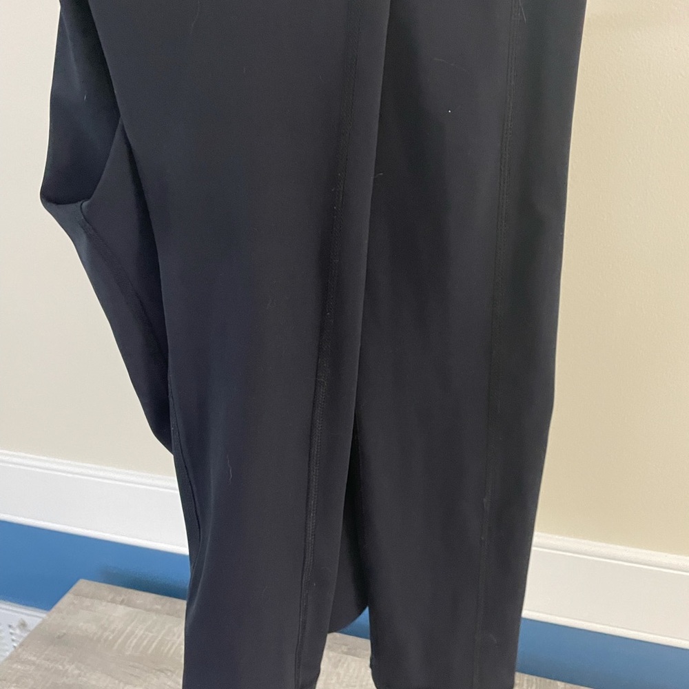 NWOT Black Interval leggings with pockets - Picture 5 of 5
